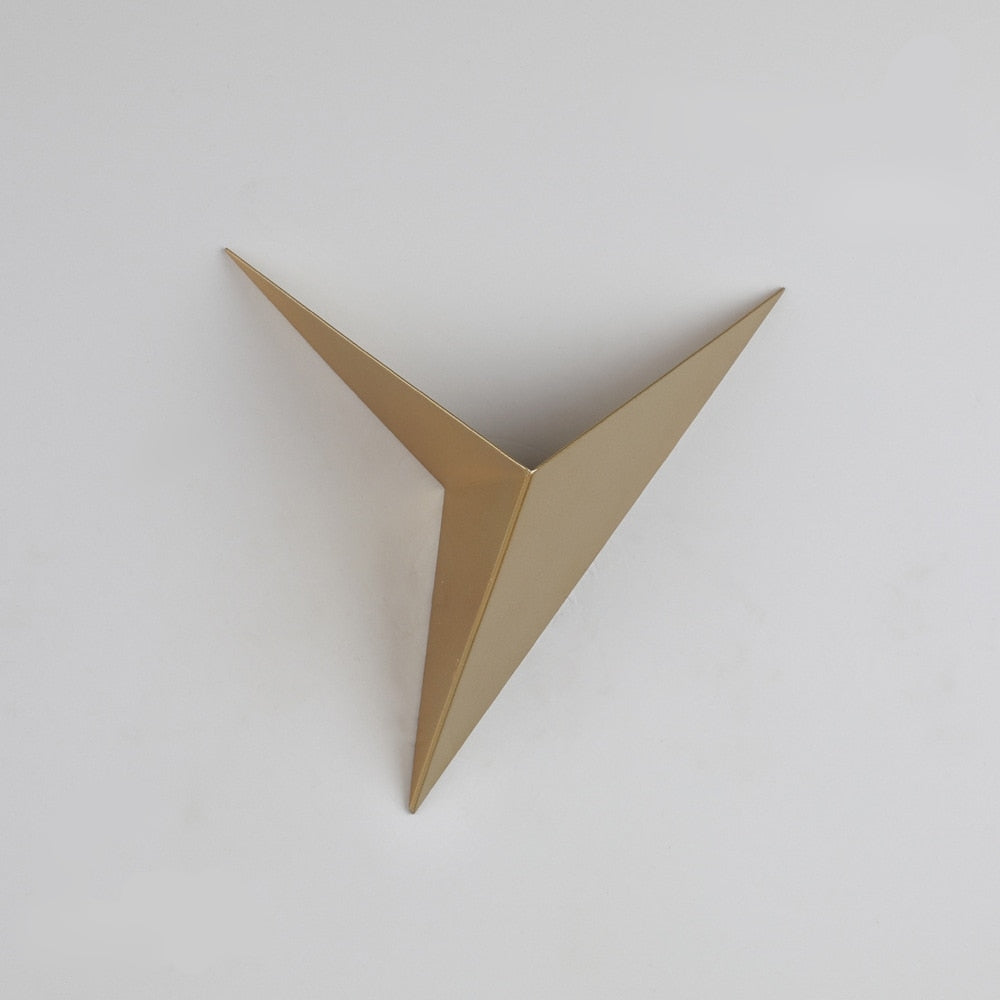 Modern Triangular Wall Lamp - TrigoLux | Bowlift