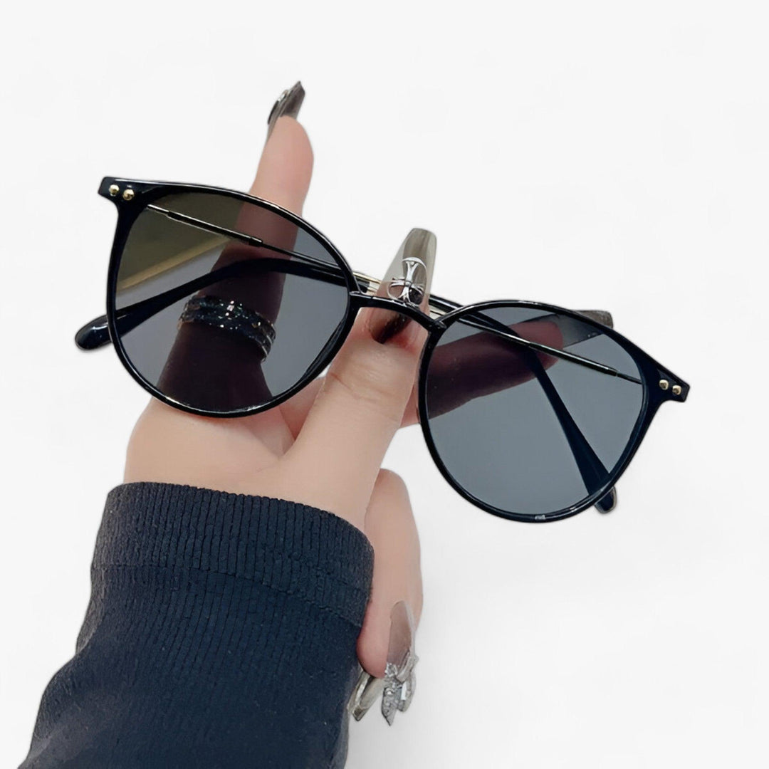 Luxury Women's Sunglasses with Round Frame - Liora | Bowlift