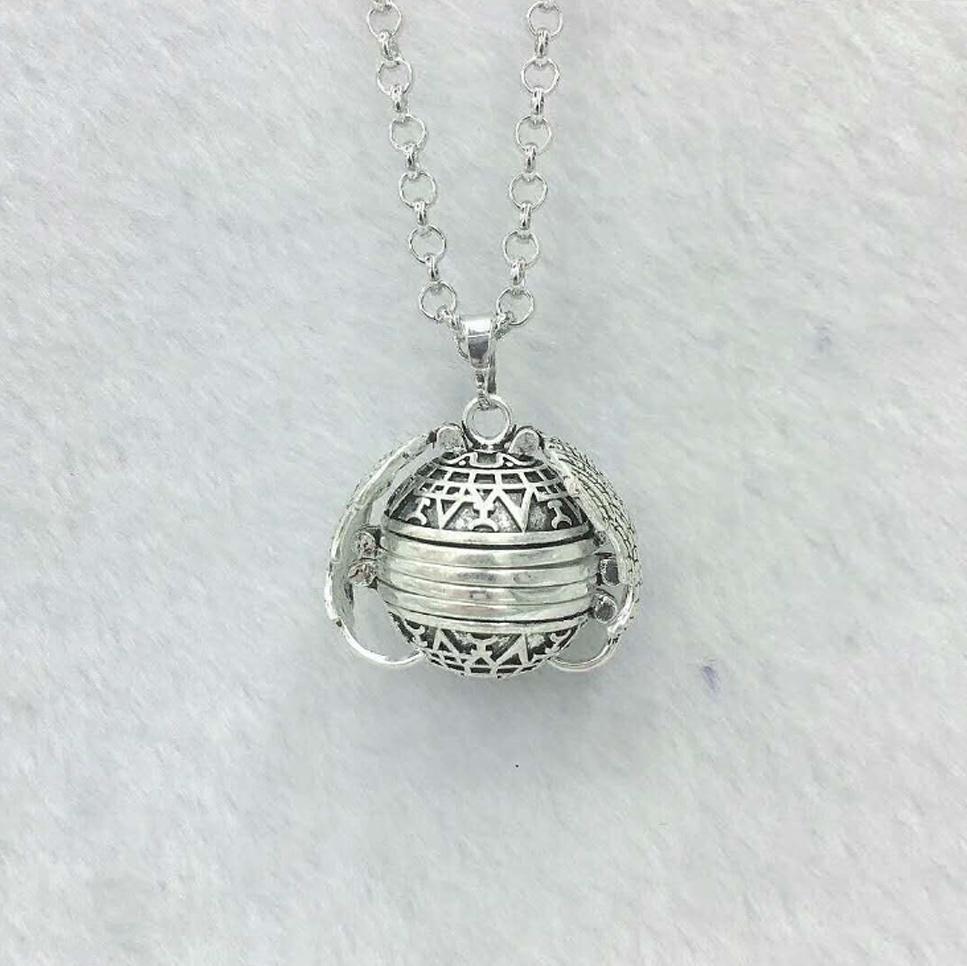 BowLift | Expanding Angel Wings Necklace