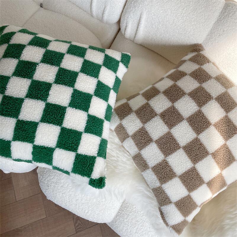 BowLift | Plush Fleece Checkered Pillowcase