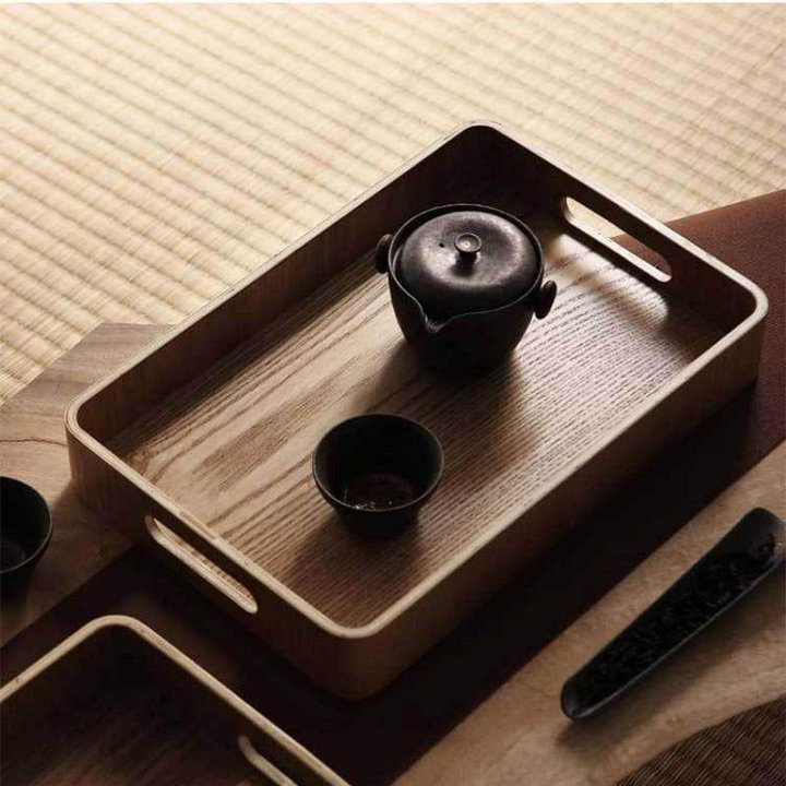 BowLift | Slim, round serving trays made of wood