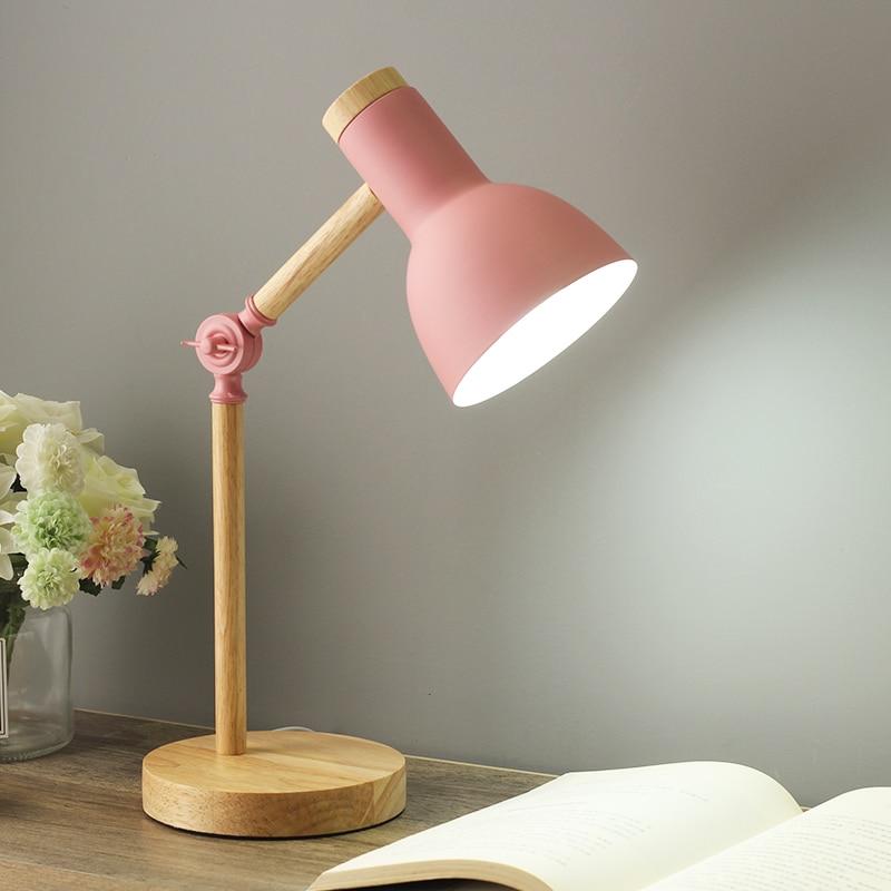 BowLift | Table lamp with wooden finish in Nordic style