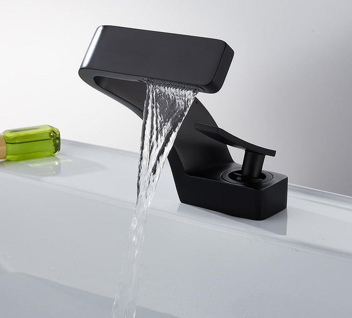 Everest - Modern Curved Faucet │ Daring and Refined Design | Bowlift