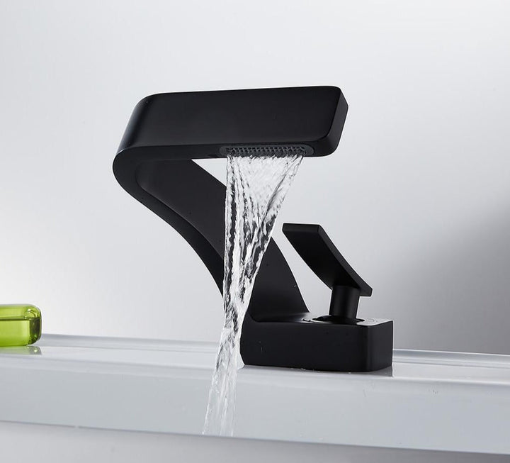 Everest - Modern Curved Faucet │ Daring and Refined Design | Bowlift