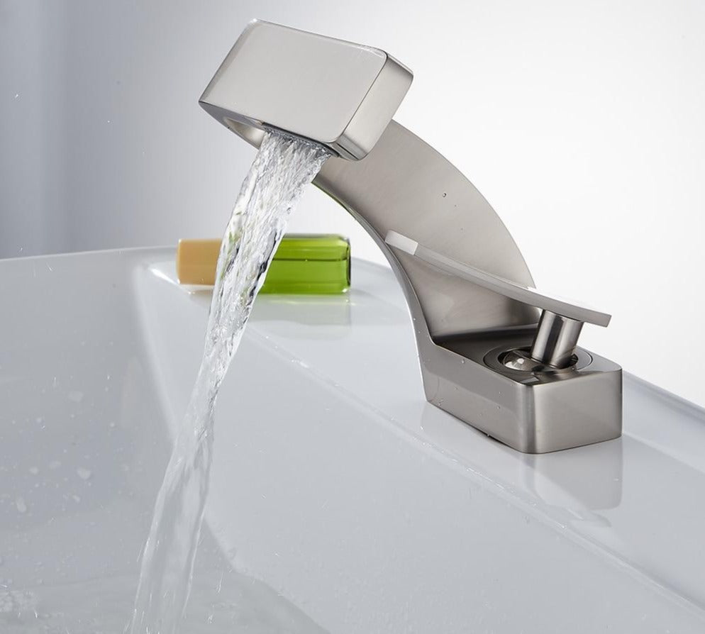 Everest - Modern Curved Faucet │ Daring and Refined Design | Bowlift
