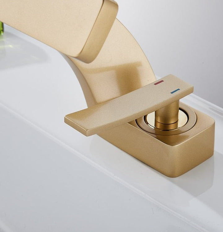 Everest - Modern Curved Faucet │ Daring and Refined Design | Bowlift