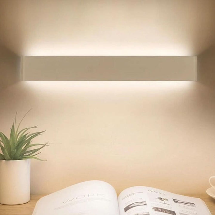 BowLift | Contemporary LED Wall Lamp – Sleek Black Aluminum Light