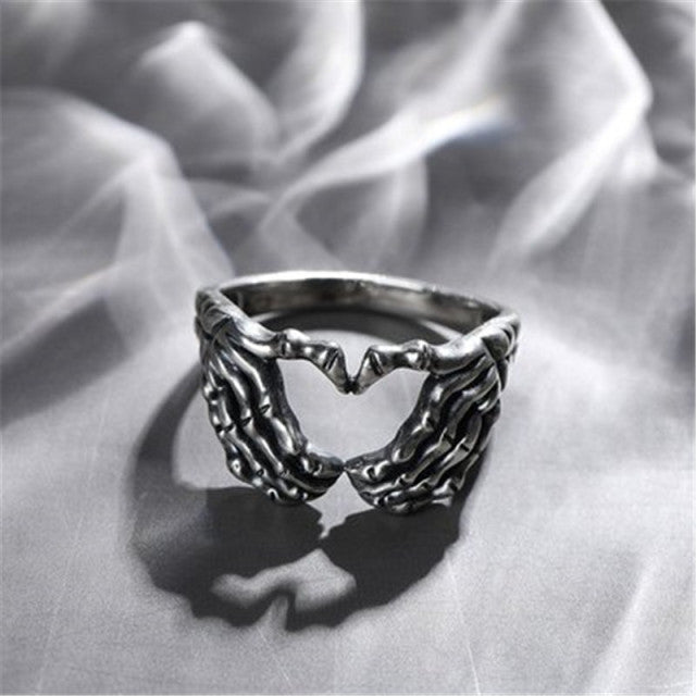 BowLift | Retro Skull Heart Ring