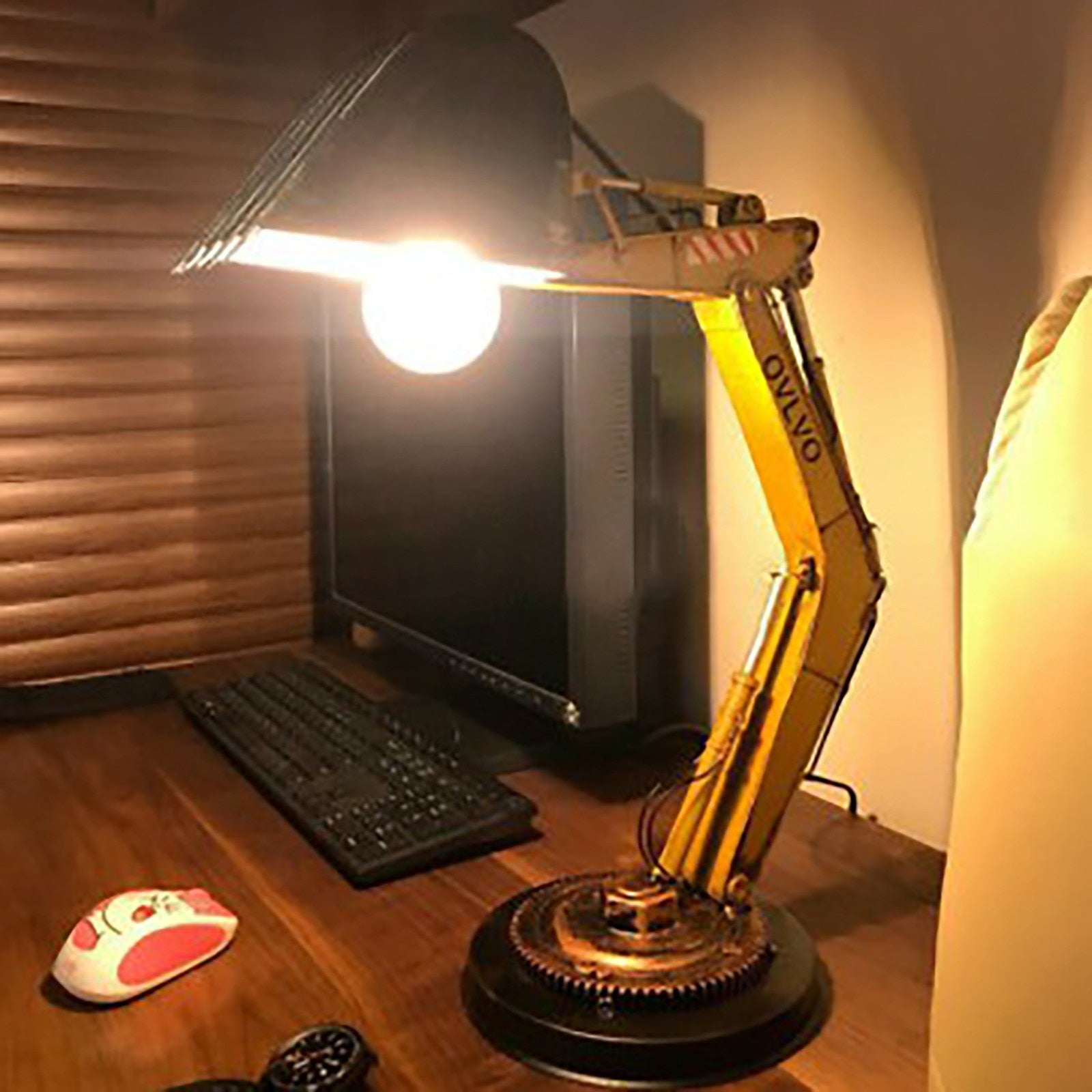 BowLift | Unique Digger Table Lamp