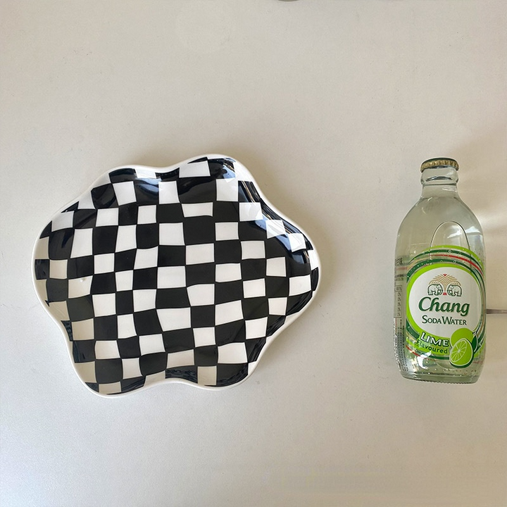 Wavy Edge Checkerboard Tray - Black, Green | Bowlift