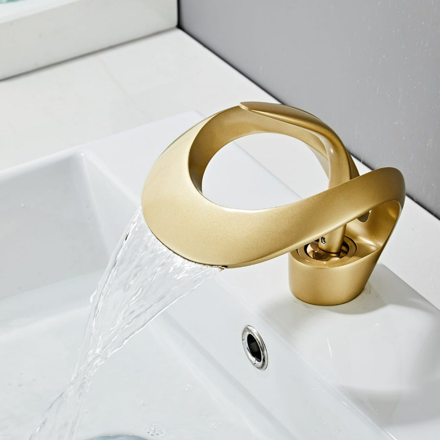 BowLift | Modern curved bathroom faucet