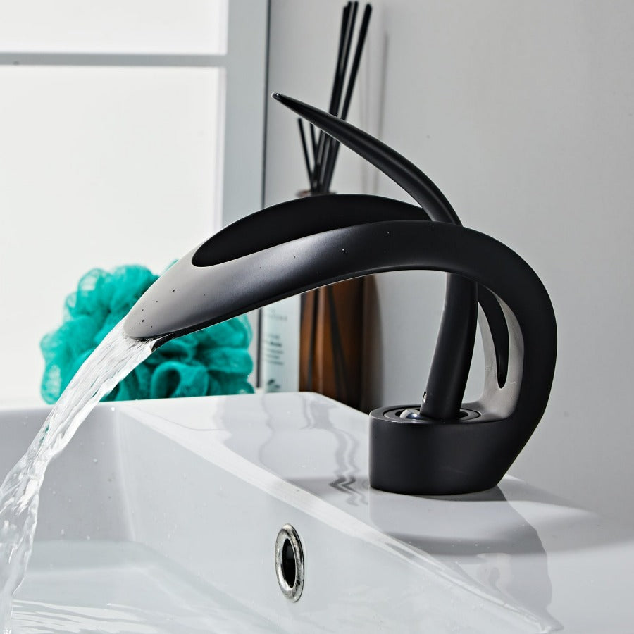 BowLift | Modern curved bathroom faucet