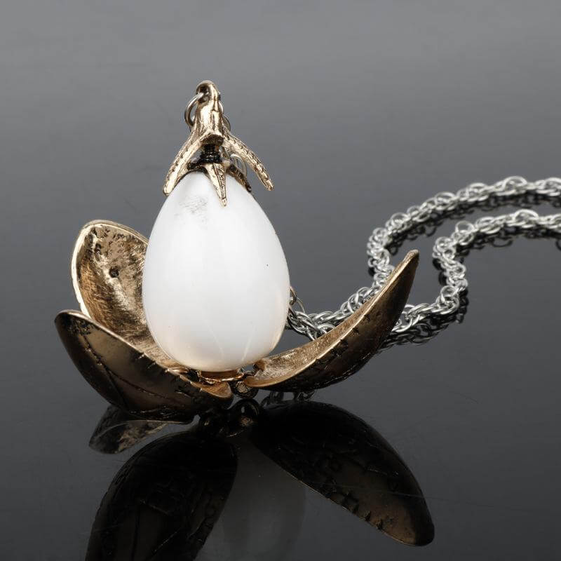 BowLift | Fire Dragon Egg Necklace