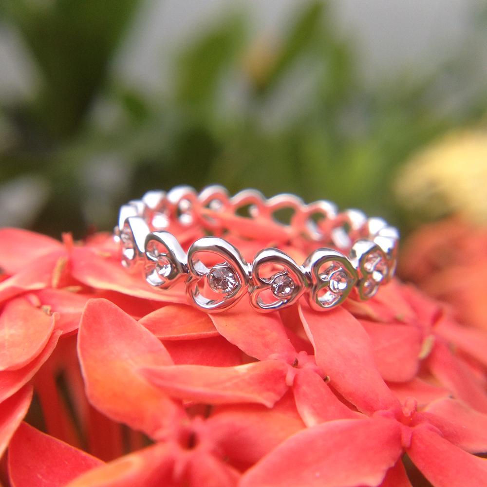 Crystal Heart Chain Ring | Bowlift