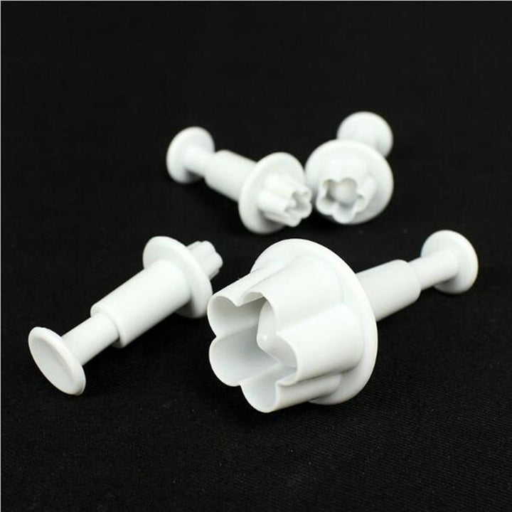4 Piece Set - Plum Flower Shape Pastry Decorating Tools | Bowlift