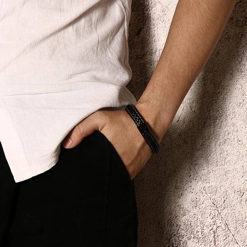 BowLift | Mens Diabetic Medical Alert ID Bracelet - Stitched Black Leather - For Type 1 and Type 2 Diabetes