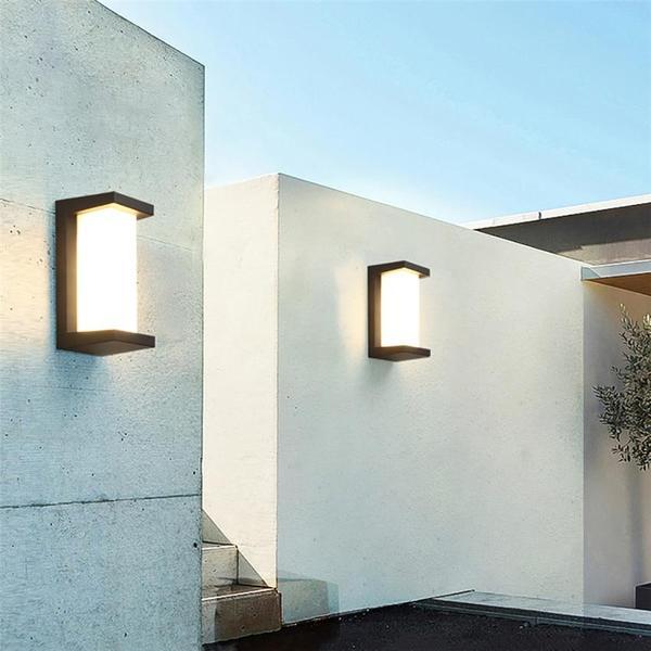 BowLift | Vertical LED Outdoor Light