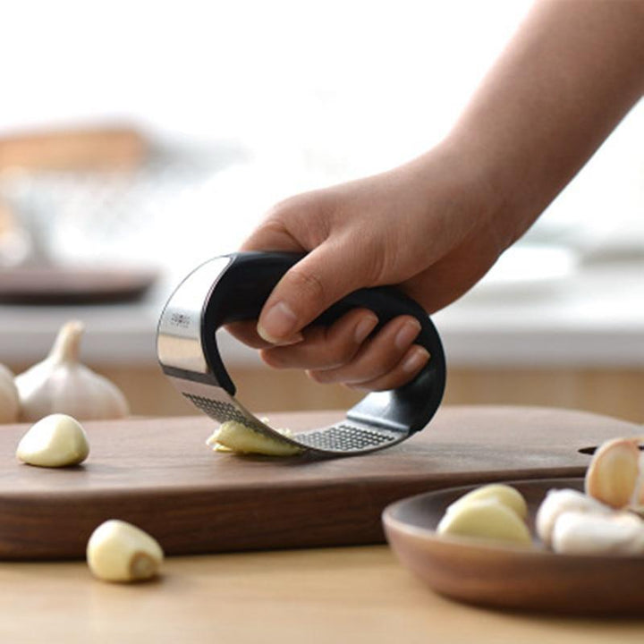 L'ail - Rocking Garlic Crusher | Bowlift