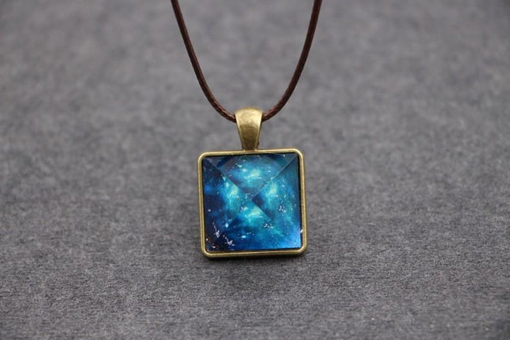 Lyss - Glowing Pyramid Crystal Necklaces | Bowlift