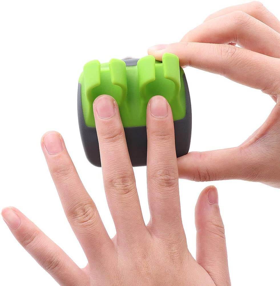 BowLift | Protective Vegetable Peeler – FingerGuard