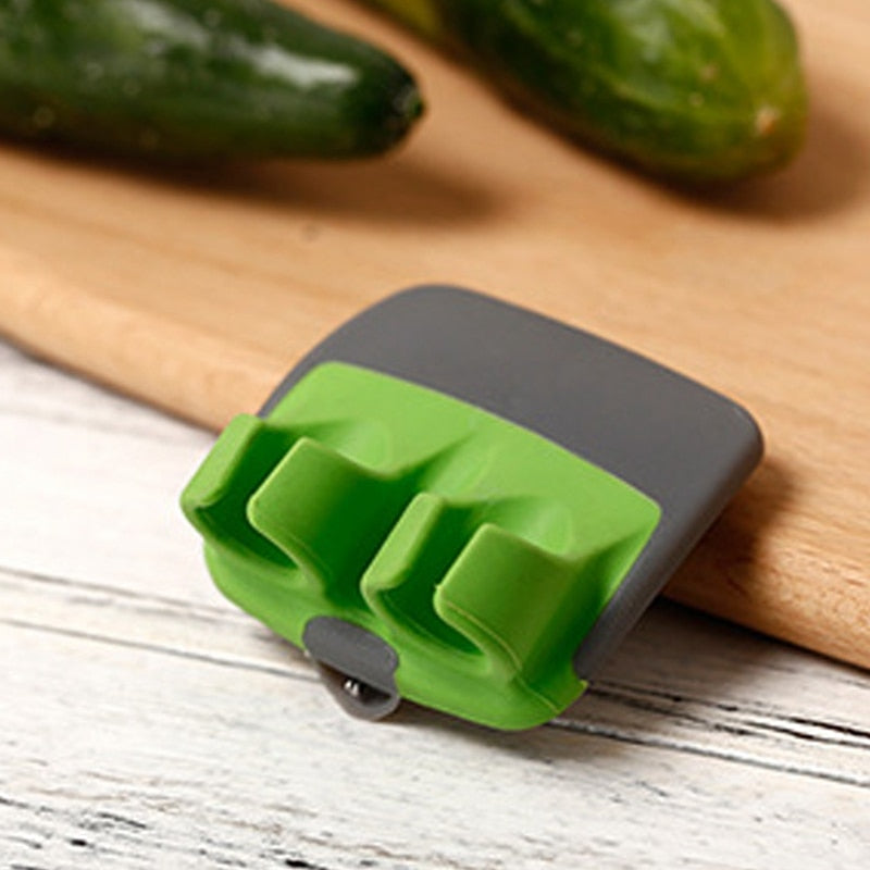 BowLift | Protective Vegetable Peeler – FingerGuard