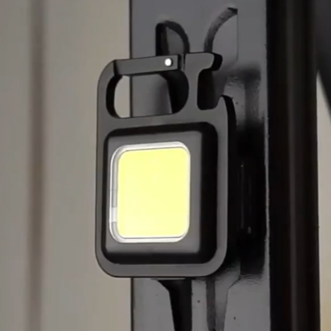 BowLift | LED Flashlight on Keychain – Light Always at Hand