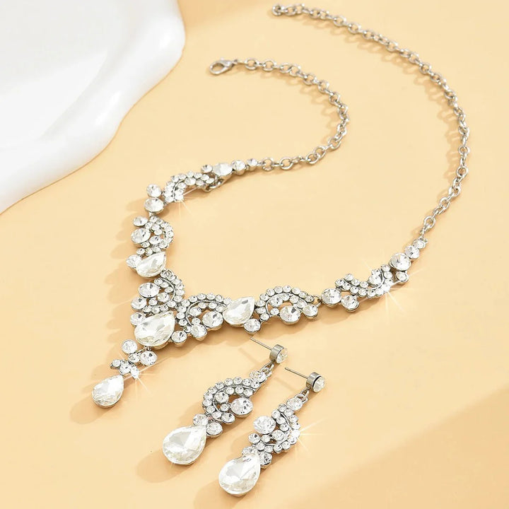 BowLift | Rounded Diamond Glammer Necklace and Earrings Set