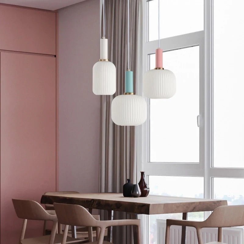 BowLift | LuxePrism – Sleek Glass Pendant Light with a Touch of Luxury