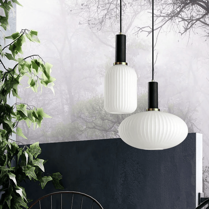 BowLift | LuxePrism – Sleek Glass Pendant Light with a Touch of Luxury