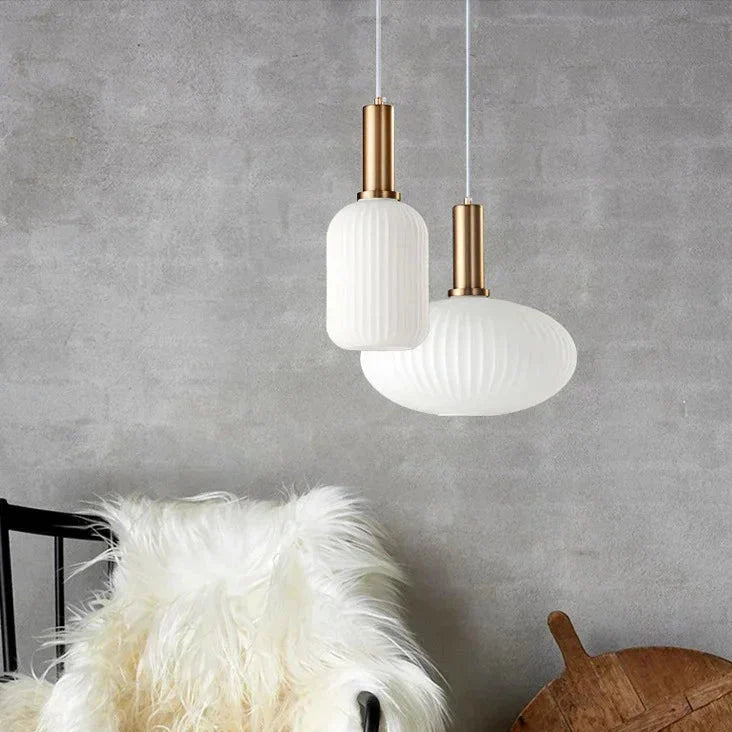 BowLift | LuxePrism – Sleek Glass Pendant Light with a Touch of Luxury