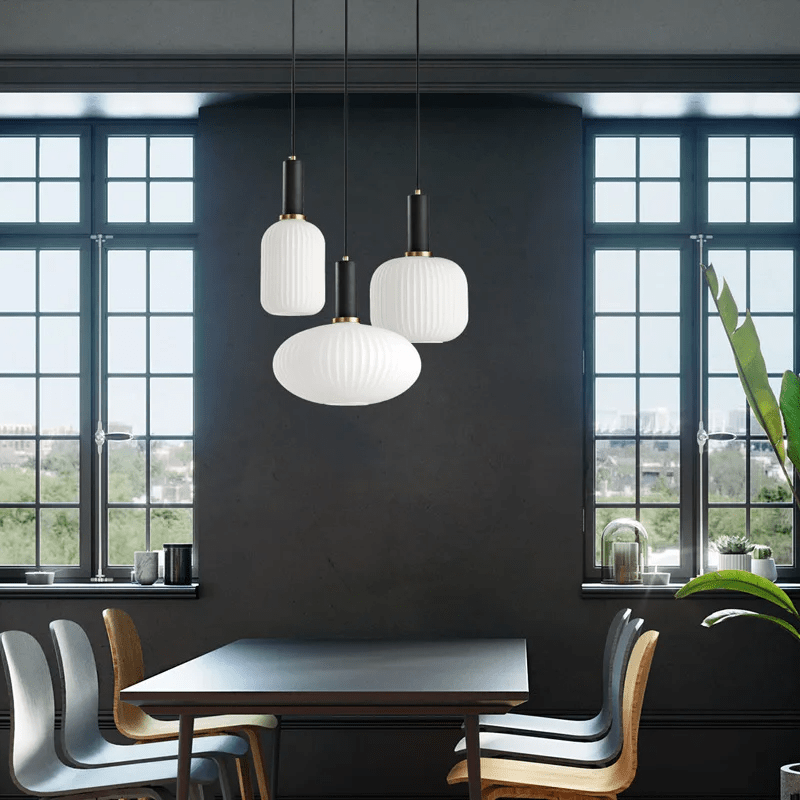 BowLift | LuxePrism – Sleek Glass Pendant Light with a Touch of Luxury