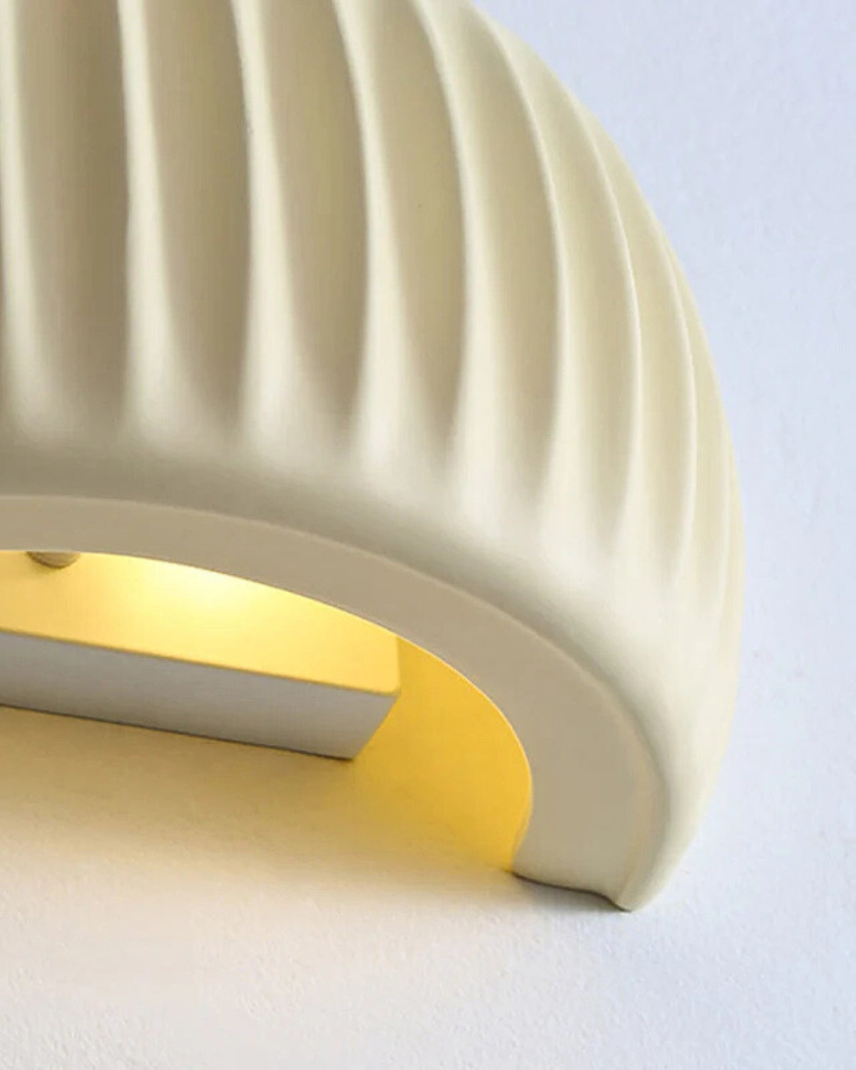 BowLift | Designer Wall Lamp with Wavy Accent