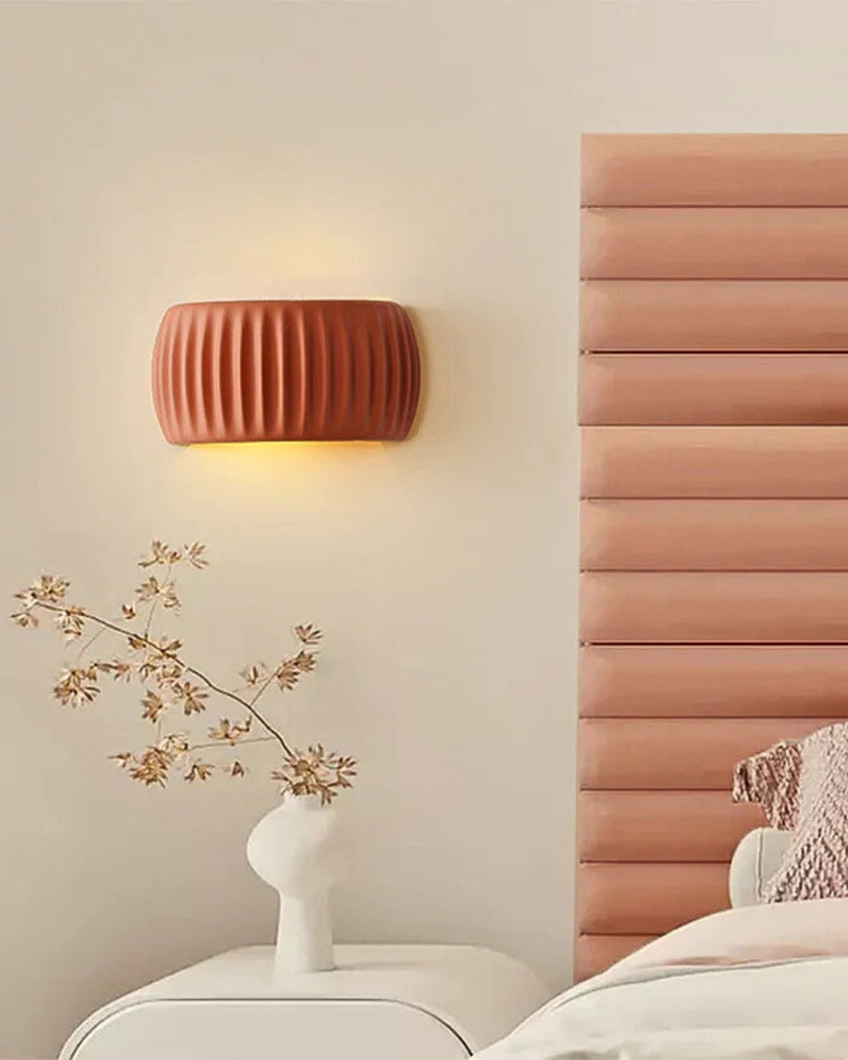 BowLift | Designer Wall Lamp with Wavy Accent