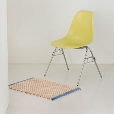 BowLift | Soft, fluffy bathroom rug with check pattern