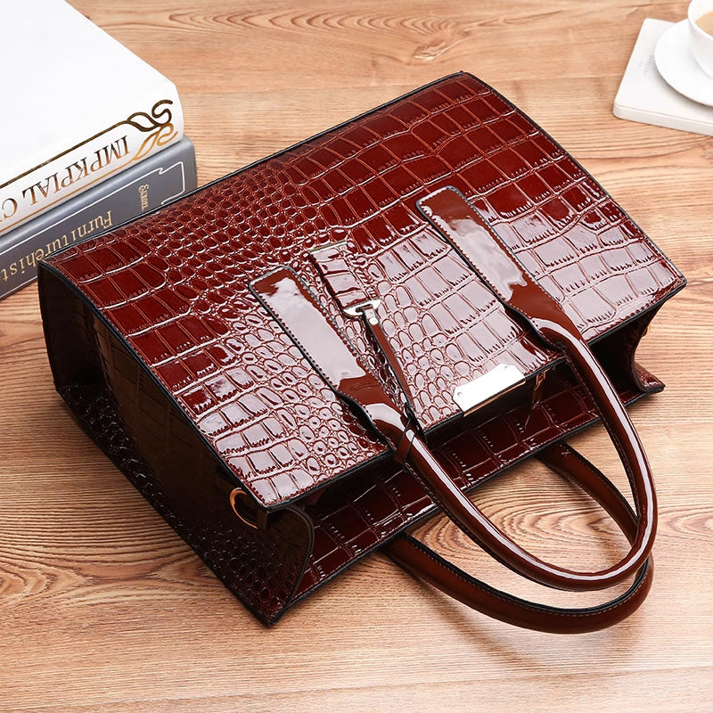 BowLift | Bag with crocodile embossing.