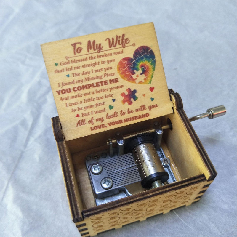 BowLift | Vintage mechanical music box with hand crank