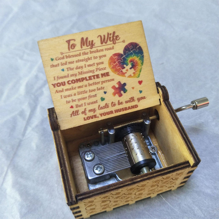 BowLift | Vintage mechanical music box with hand crank