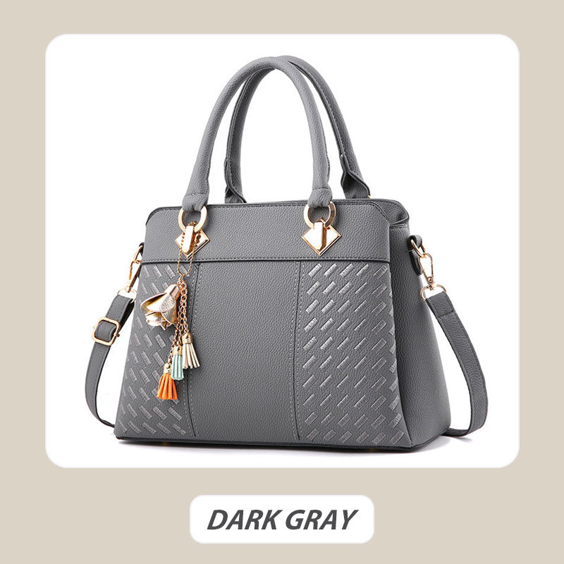BowLift | Elegant women's bag with tassel pendant