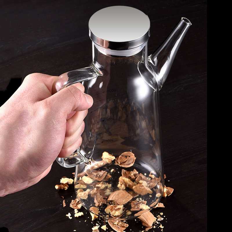 BowLift | Oil dispensing bottle with drip-free spout