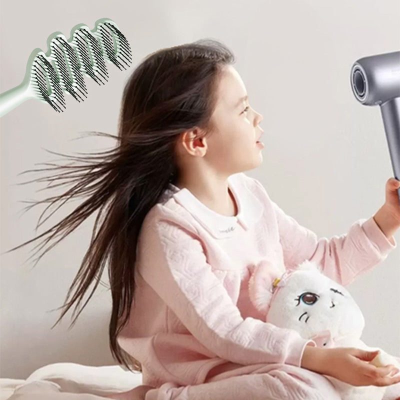 BowLift | Curved hairbrush with ventilation