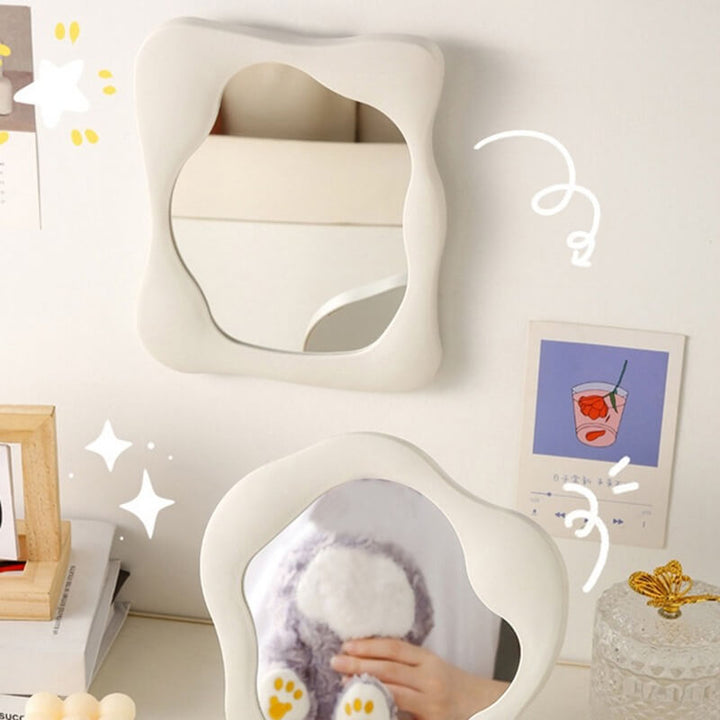 BowLift | Squiggly Makeup Mirror