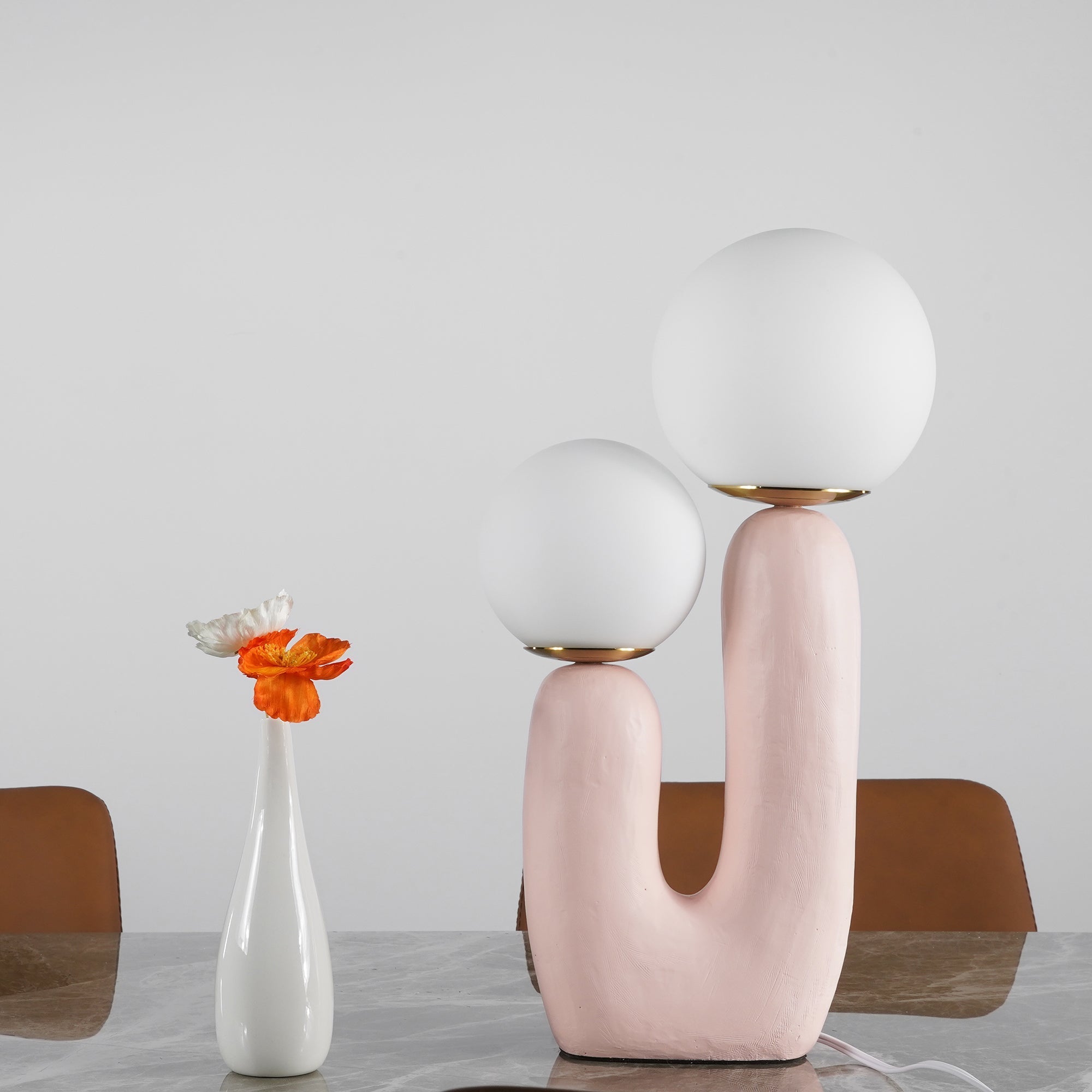 BowLift | Contemporary Style Table Lamp with Natural Accent