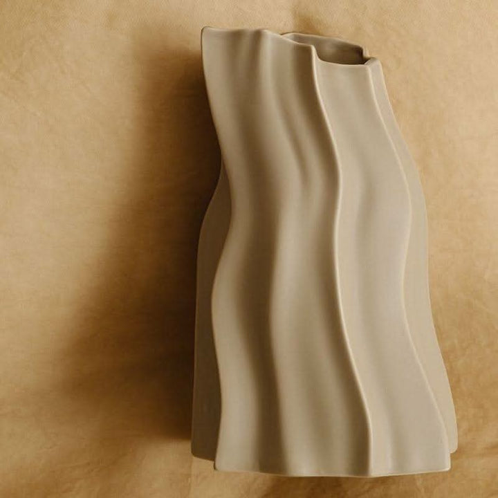 BowLift | ORINA – Stylish ceramic vase for a luxurious atmosphere