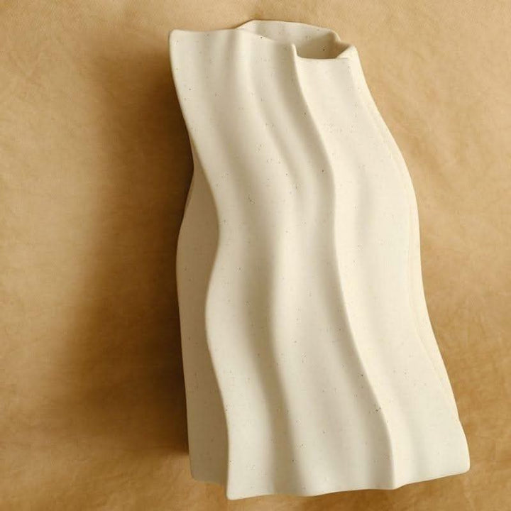 BowLift | ORINA – Stylish ceramic vase for a luxurious atmosphere
