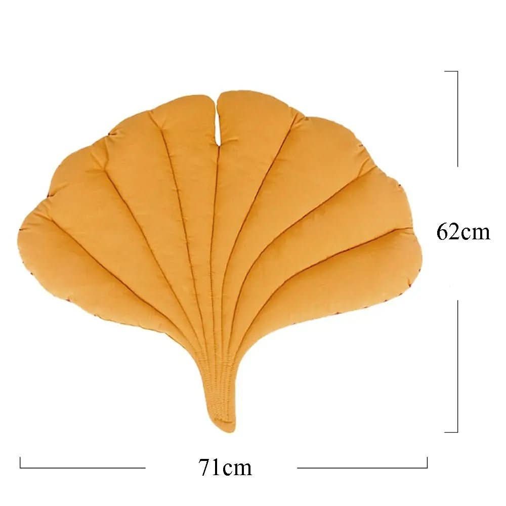 BowLift | Stylish dog blanket in leaf shape with soft padding & versatile use