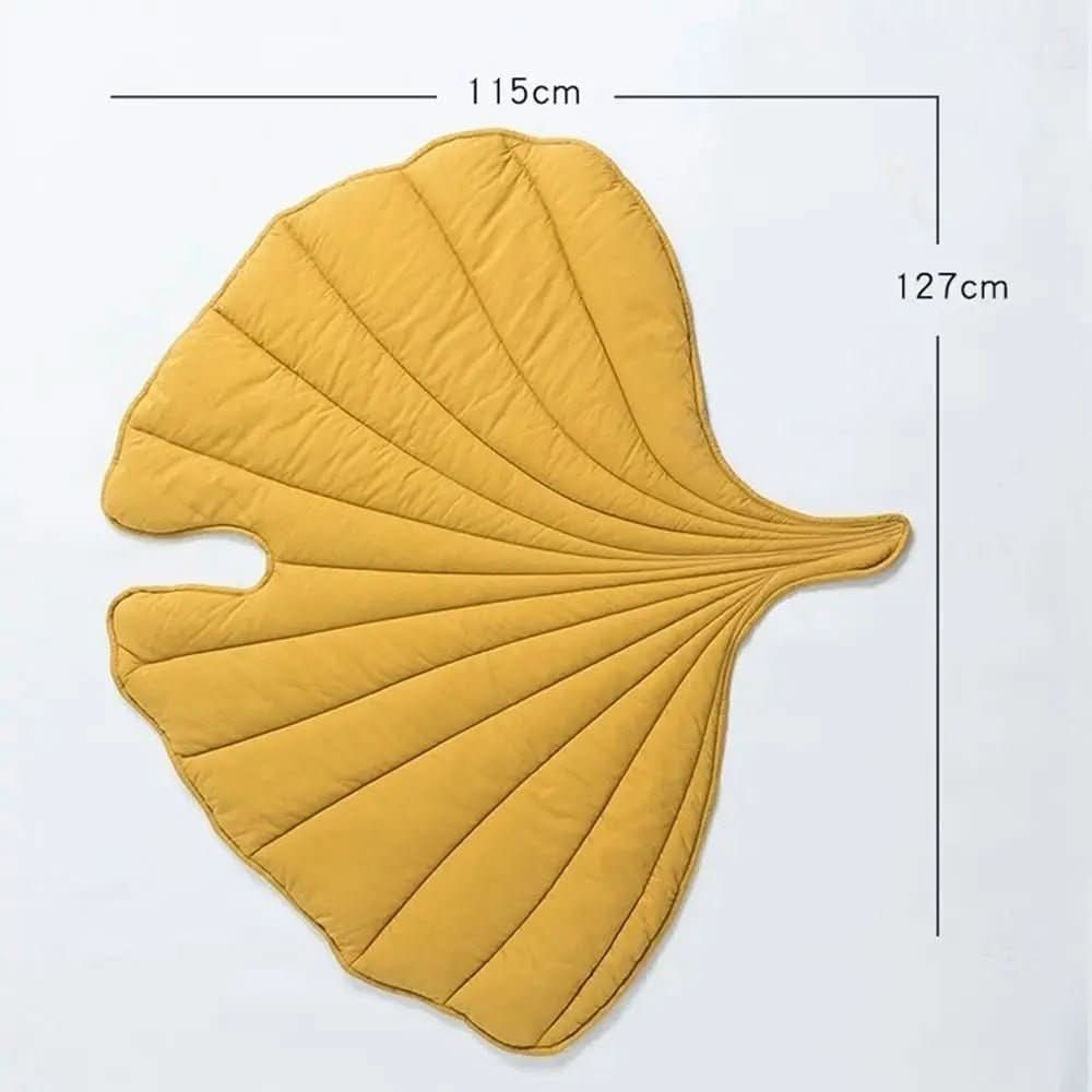 BowLift | Stylish dog blanket in leaf shape with soft padding & versatile use