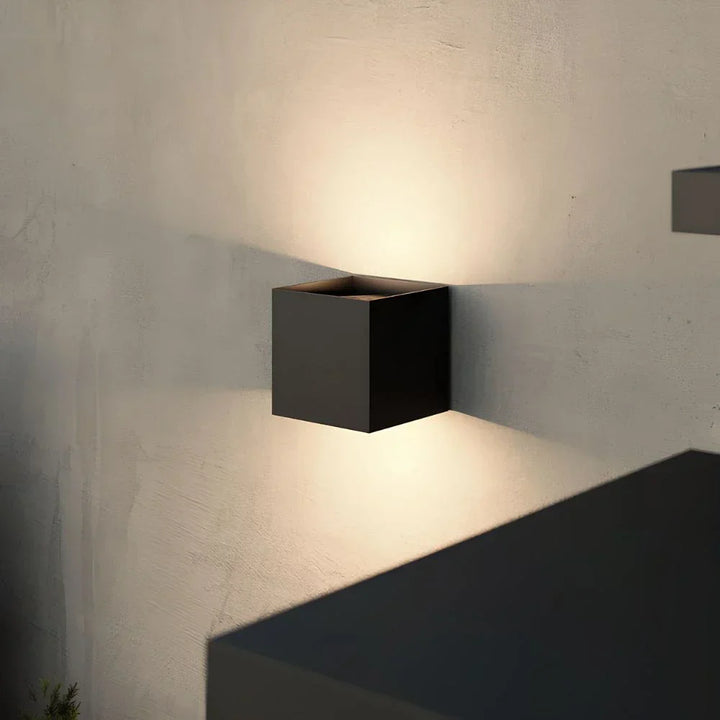BowLift | Wall Light Black Aluminium Adjustable Cube LED