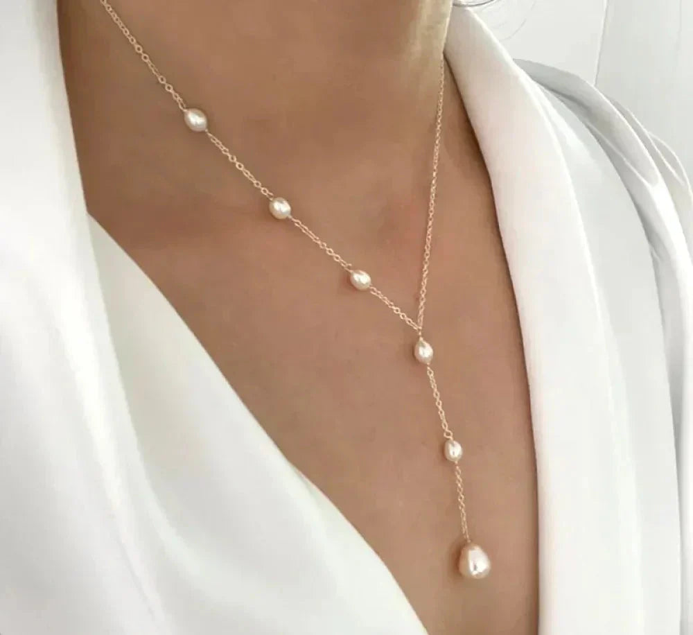 BowLift | Vintage pendant lights pearl necklace