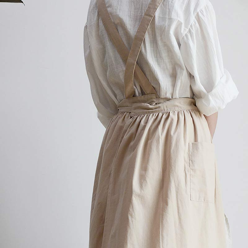BowLift | Waterproof Cotton Apron with Convenient Pockets - ChefMate