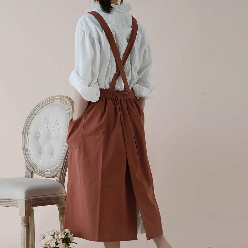 BowLift | Waterproof Cotton Apron with Convenient Pockets - ChefMate